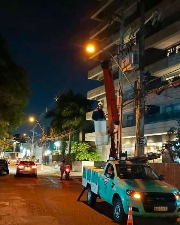 ANDE repara más de 2.600 alumbrados públicos y clientes piden más - Economía - ABC Color