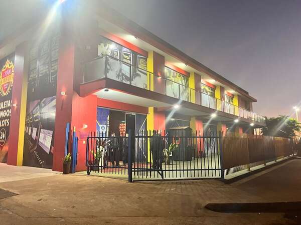 Asaltan casino en Ciudad del Este y se llevan millonario botín - ABC en el Este - ABC Color