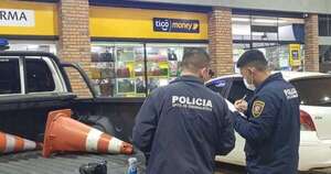 La Nación / Más de G. 100 millones se llevan dos hombres armados en asalto a una farmacia de Hernandarias