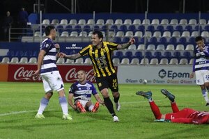 Versus / Guaraní apeló a la jerarquía para arrancar con triunfo el torneo Clausura 2025