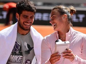 Versus / Alcaraz y Sabalenka siguen su rumbo en Wimbledon, que se quedó sin latinoamericanos