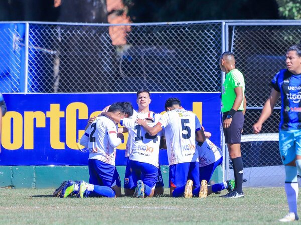 3 de Noviembre se mantiene en la cima de la tercera división