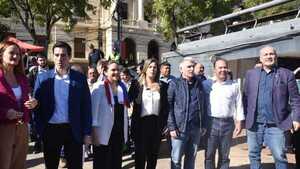 Alianza de opositores oficializan candidatura de Kattya González