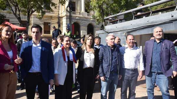 Alianza de opositores oficializan candidatura de Kattya González