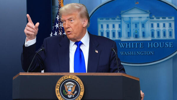 Trump presiona, envía las cartas sobre aranceles y pone en jaque a los BRICS - .::Agencia IP::.
