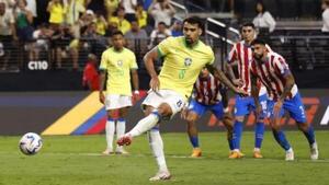 El futbolista tiende a lanzar los penales hacia su lado natural
