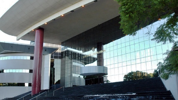Senado reduce direcciones administrativas en un 49%