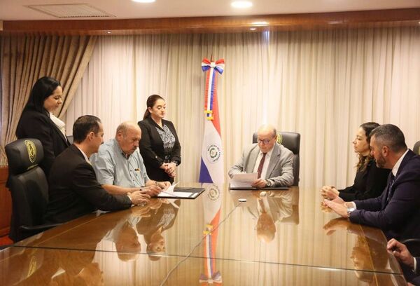 Corte Suprema y Municipalidad de Loma Plata acuerdan impulsar la formalización de títulos de propiedad