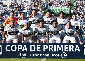 Versus / Fabián Bustos calificó el estreno oficial de sus nuevos jugadores