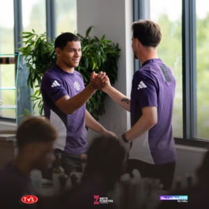 DIEGO LEÓN VIVIÓ SU PRIMER DÍA DE ENTRENAMIENTO CON EL MANCHESTER UNITED - «TVS DIGITAL»