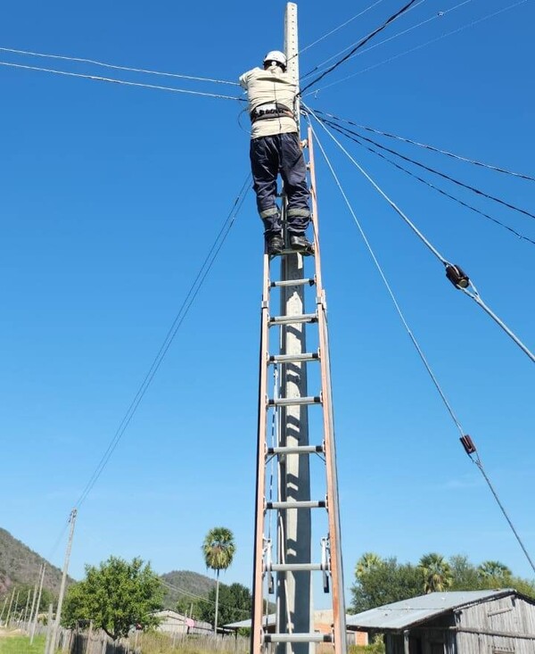 Mejor calidad del servicio eléctrico beneficia a 115 familias de comunidad indígena de Boquerón - .::Agencia IP::.