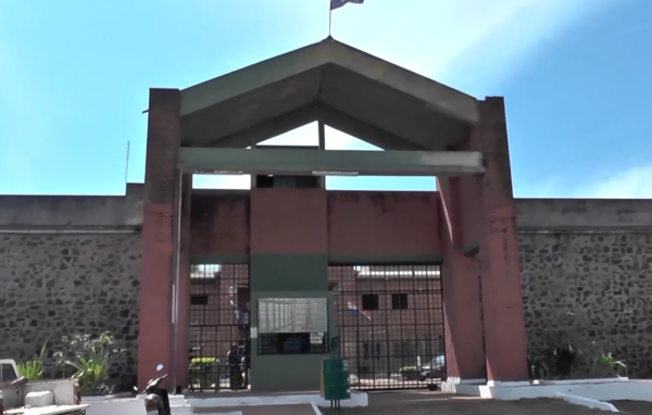 Reo de la penitenciaría de Itapúa fue asesinado con pedazo de inodoro - trece