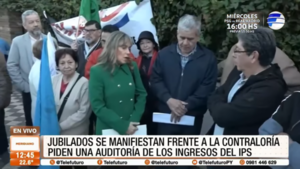 Jubilados del IPS se manifiestan frente a la Contraloría
