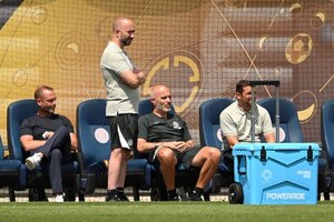 Versus / "No creo que el Chelsea sea favorito", dice Maresca sobre semifinales del Mundial