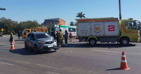 Diario HOY | Motociclista fallece tras sufrir violento choque en Loma Pytã: habría cruzado luz roja