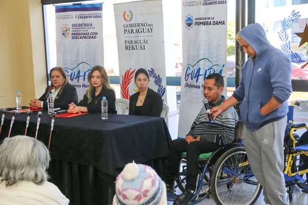 Realizan entrega de ayudas técnicas