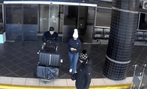 Robo de caja fuerte en el aeropuerto: detienen a una paraguaya y cinco colombianos | Unicanal