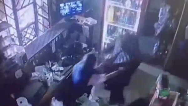 Video: Una comerciante de 76 años se enfrenta a un delincuente en Ñemby