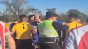 Suspenden partido de Liga de Guarambaré por violencia entre equipos rivales