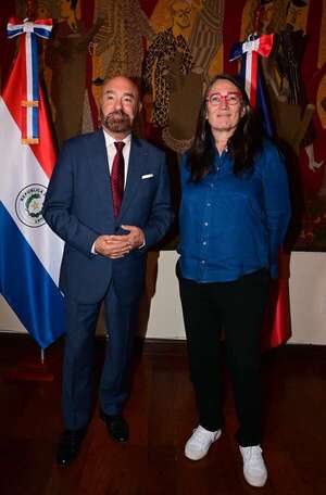 Villa Guaraní se ilumina para la promoción 2025 del Colegio Francés  - Sociales - ABC Color