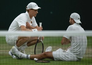 Versus / Sinner pasa a cuartos de Wimbledon cuando iba dos sets abajo tras abandono de Dimitrov