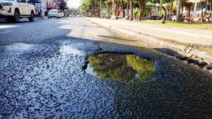Un "cráter lunático" en plena avenida luqueña •
