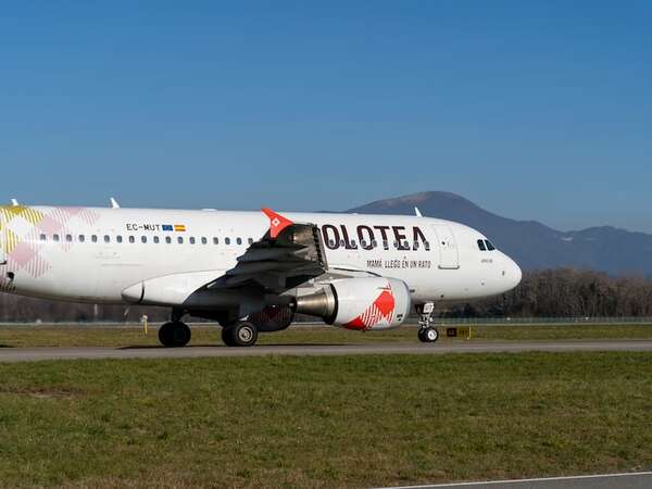 Un hombre muere succionado por el motor de un avión en el aeropuerto de Milán - Mundo - ABC Color