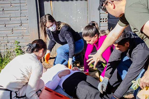 Brigadistas del CIPA Hospitalar de la Fundación Tesãi realizan prácticas de fuego real y salvataje | DIARIO PRIMERA PLANA
