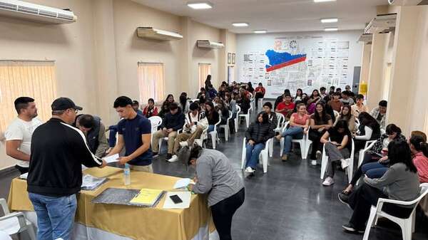 Con meses de retraso, Gobernación pagó becas a estudiantes del Alto Paraguay - Noticias del Chaco - ABC Color