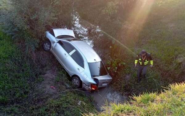 Despiste de vehículo: accidente de tránsito deja varios heridos sobre la ruta PY10 - Policiales - ABC Color