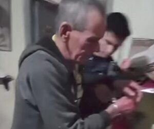 (VIDEO)Hombre apuñaló a su hijastro de 22 años tras una discusión