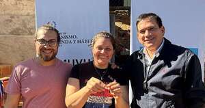 Diario HOY | Familia de Chacarita Alta recibe su nueva vivienda