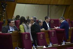 Denuncian que intendentes averiados “aceitan” a diputados para evitar intervención - Política - ABC Color