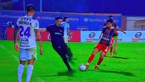 Cristian Díaz, expulsión y disculpas