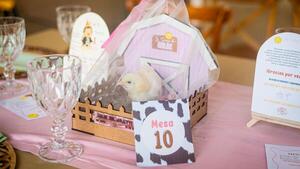 Centro de mesa con pollito fue la sensación del cumple