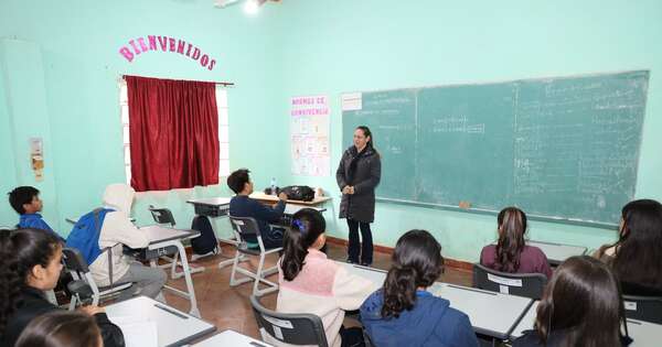La Nación / Entrega de muebles escolares adquiridos por Itaipú está llegando al 80 % del total previsto
