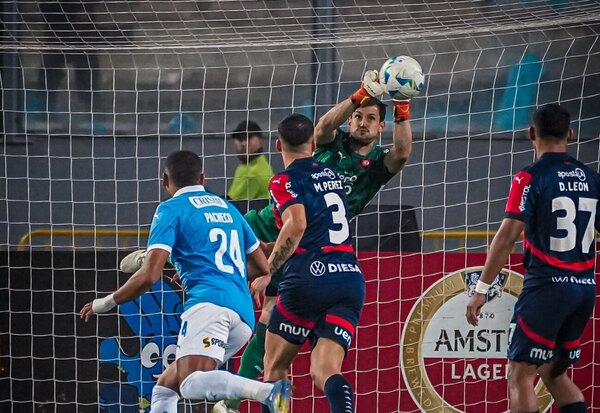 Versus / Arquero para rato: Alexis Martin Arias renovó con Cerro Porteño
