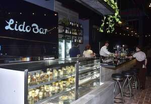 Lido Bar inauguró “La Terraza”, para disfrutar al aire libre en el corazón de Asunción - Mundo empresarial - ABC Color