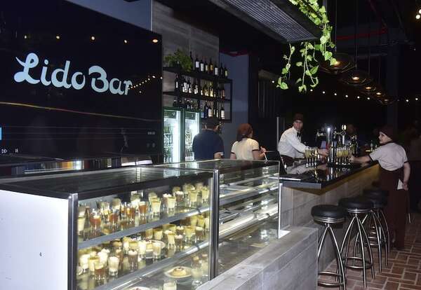 Lido Bar inauguró “La Terraza”, para disfrutar al aire libre en el corazón de Asunción - Mundo empresarial - ABC Color