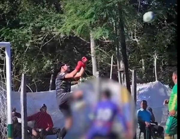 (VIDEO). ¡Criminal acción de un portero contra un delantero de Cerro Porteño!