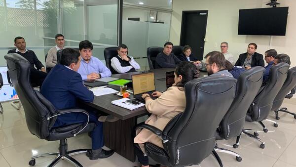 Gobierno y transportistas se acusan de ineficiencia mientras persiste la amenaza de paro