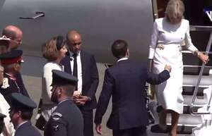 ¿Esposa de Macron evitó darle la mano? El nuevo video polémico de la pareja presidencial - Mundo - ABC Color