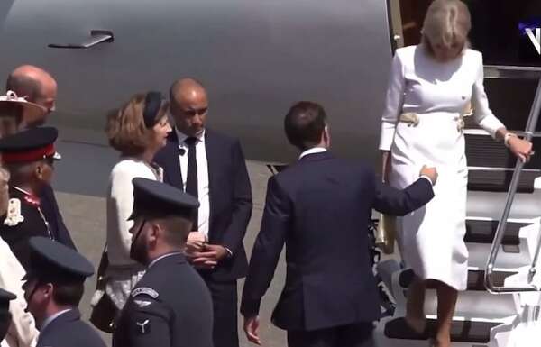 ¿Esposa de Macron evitó darle la mano? El nuevo video polémico de la pareja presidencial - Mundo - ABC Color