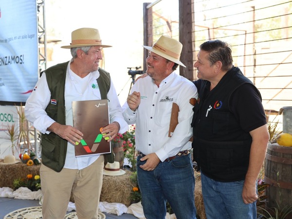 Productores de Agua Dulce reciben títulos tras años de espera, impulsando el desarrollo del Chaco - ADN Digital
