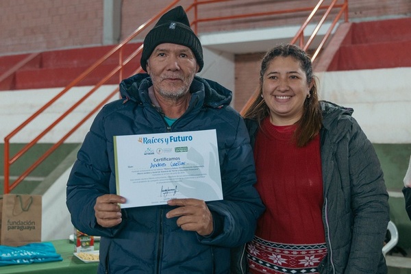 “Raíces y Futuro”: comunidades vulnerables se capacitan en tenencia de tierras, liderazgo y educación financiera