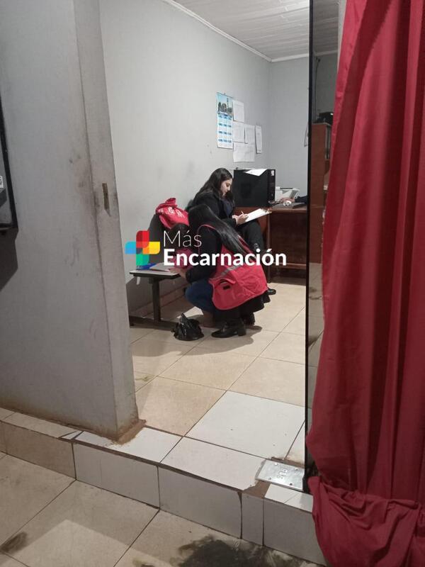 Preocupante caso en Cambyretã: Mujer ebria fue encontrada en una cuneta con su hija de 2 añitos