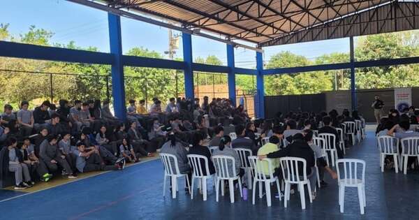 La Nación / Rápida acción de maestra salva la vida a una niña de un año que se atragantaba