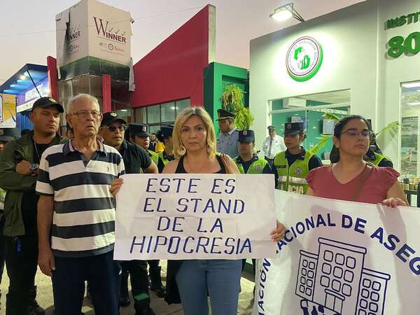 En medio de crisis, IPS canjea propiedad por stand en la Expo - Economía - ABC Color