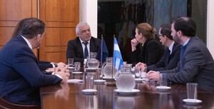 Paraguay impulsa gestiones con Argentina para garantizar operatividad en el Km 171 de la Hidrovía - .::Agencia IP::.