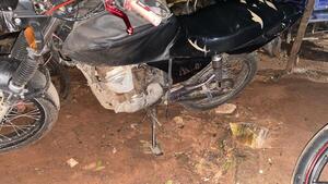 Ypané: Policía que trabaja como «motobolt» hiere a presunto delincuente en un intento de asalto